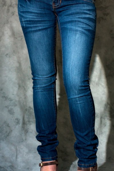 Wrinkle fade out skinny jeans with classic pockets by ChiQle.